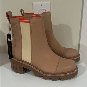 Sorel Women's Tan and Cream Heeled Boots